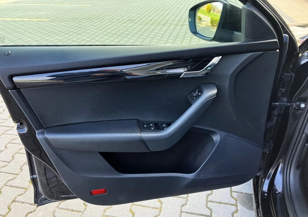Skoda Octavia cena 47999 przebieg: 207000, rok produkcji 2018 z Rzeszów małe 154